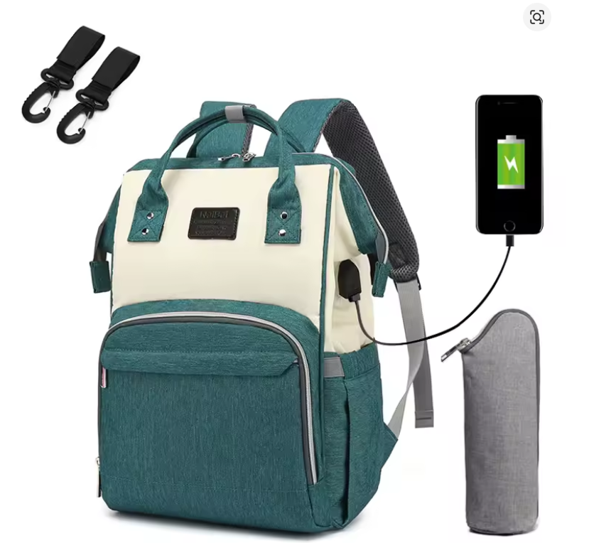 Sac à langer vert et beige avec port USB intégré, compartiments organisés et fixation poussette