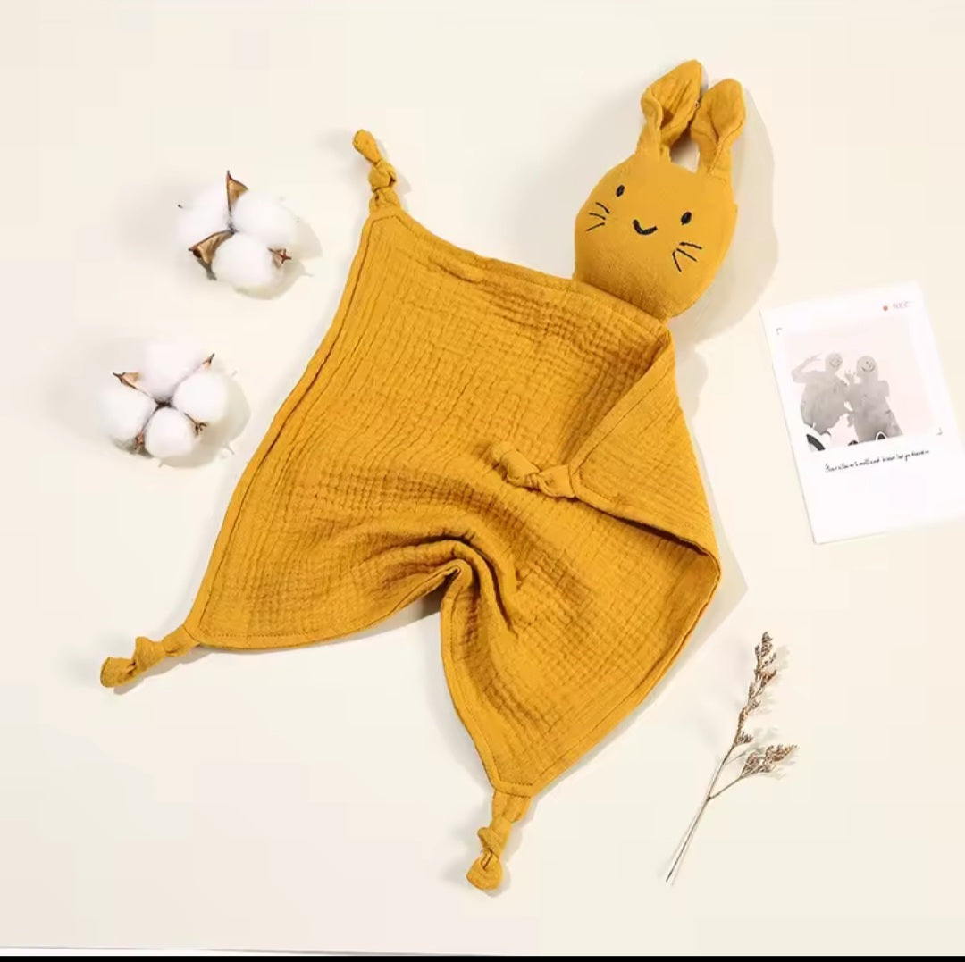 Doudou lapin mousseline coton couleur moutarde - peluche apaisante 