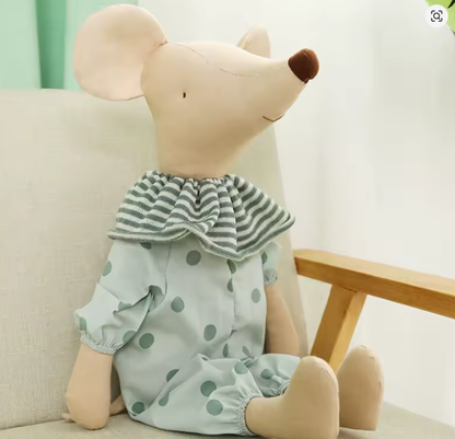 Doudou souris verte en coton avec combinaison à pois et col rayé – vue de face
