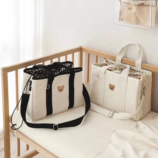 deux sacs a langer maternité pour bébé et maman de couleur différents
